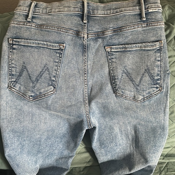 On the road
The hustler sneak - Picture 7 of 12